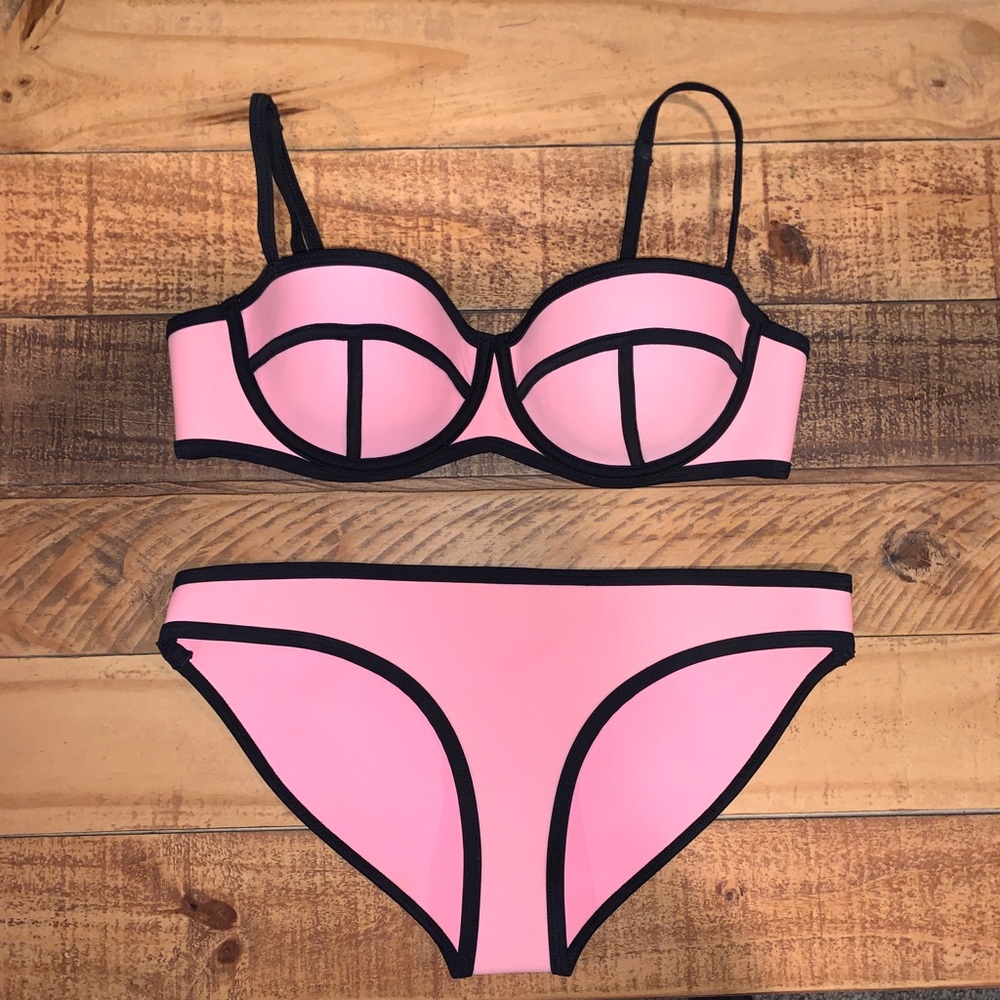 TRIANGL bikini in candy pink!